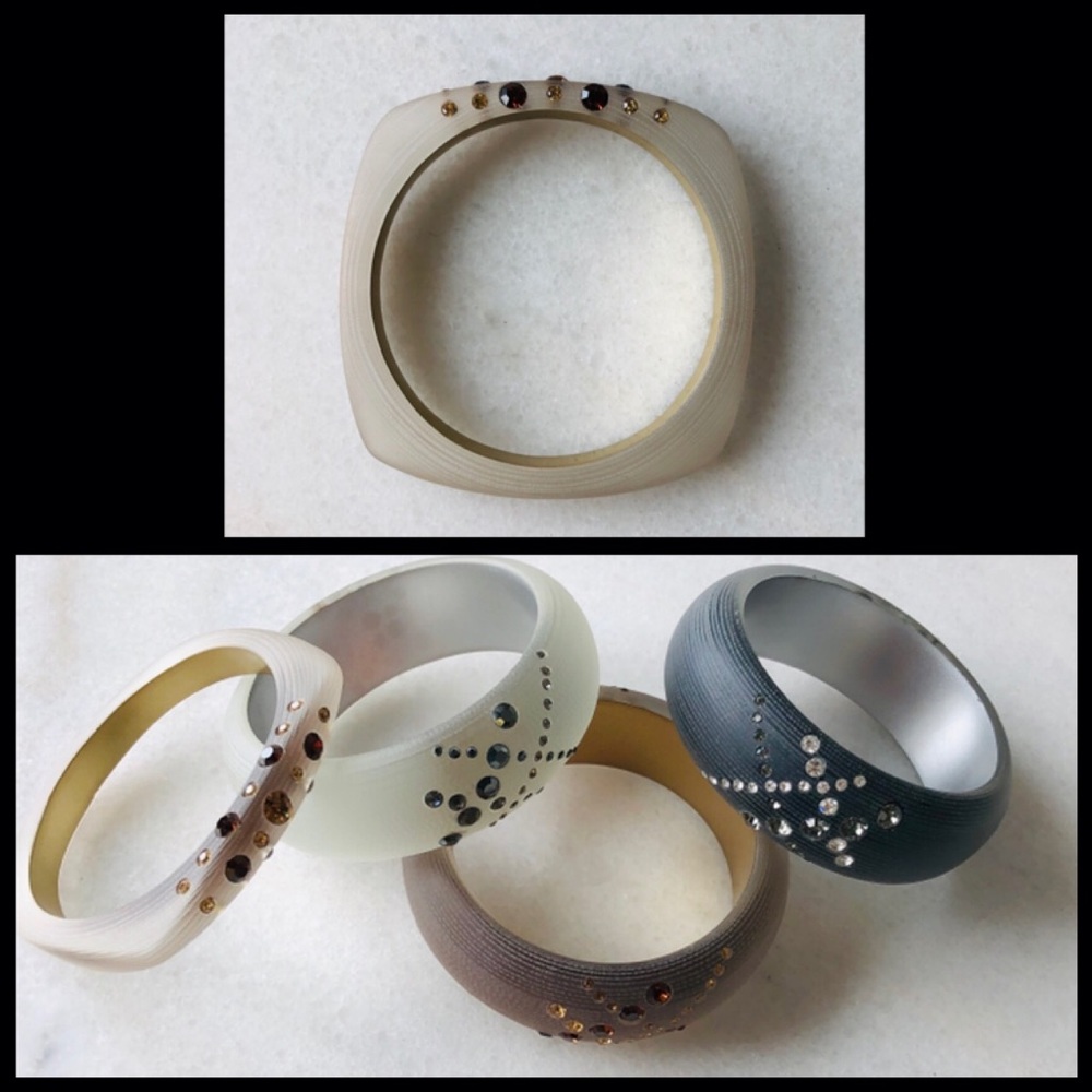 🔹NWOT🔹Frosted Lucite Rhinestone Bangle